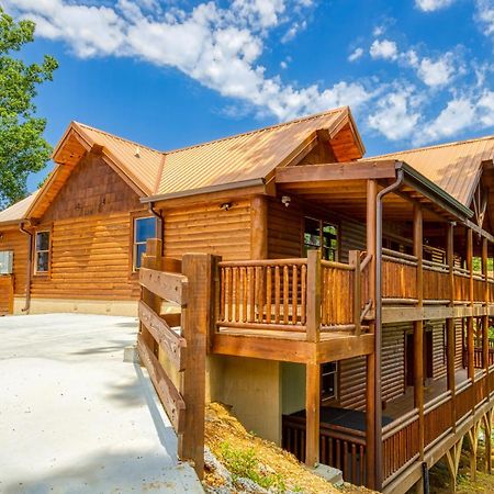 Majestic Splash- 8 Bedroom, Indoor Pool, Hot Tub, 1089 Free Tickets Each Paid Day, Dollywood Sevierville Extérieur photo